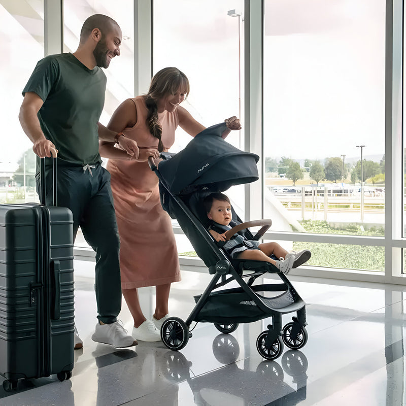 Coche de Paseo Nuna TRVL Negro con Plegado Automático