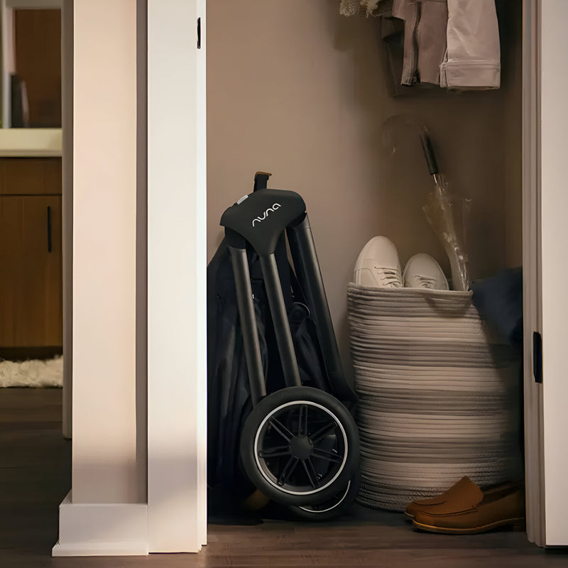 Coche de Paseo Nuna TRIV NEXT –  Premium Color Negro