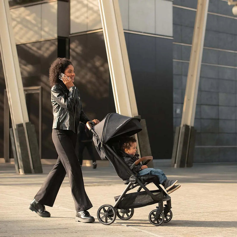 Coche de Paseo Nuna TRVL LX Caviar con Plegado Automático